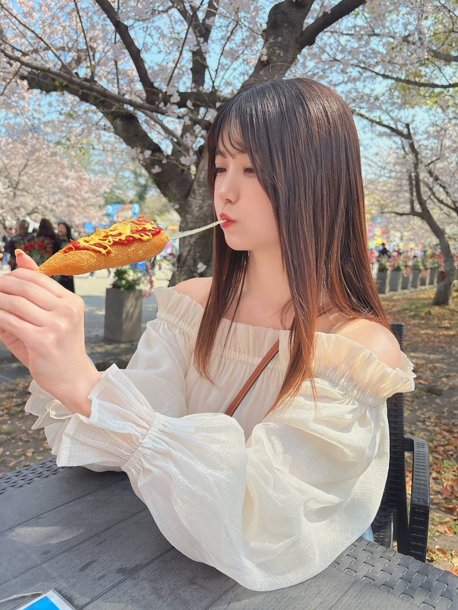 nene__live's tweet photo. 私と付き合うメリット⬇️

・一緒にいると癒される
・よく笑う
・ちゃんと甘える
・家デートも好き
・ご飯一緒に食べるの好き
・一途
・距離近め

デメリット⬇️ https://t.co/419CHi1ZUA