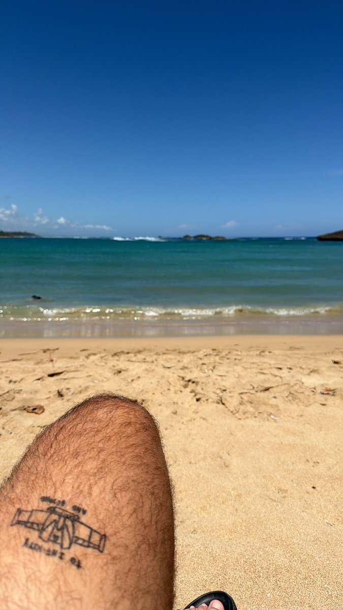 _jemc__'s tweet photo. @ my happy place 🏖️ https://t.co/oRfMKb8hgC