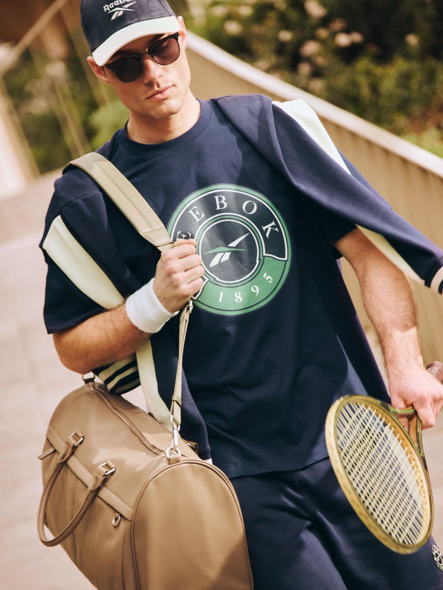 Reebokjp's tweet image. LAWN CLUB COLLECTION

リラックスしたスポーツスタイルを提案するコレクション「LAWN CLUB」が登場。

柔らかなコットン素材を使用したフーディ、Tシャツ、ジョガーパンツなどが発売。贅沢な着心地とLAWN CLUBロゴが気取らない上質さをプラス。

🔗: reebok.jp/search?searchW…

#Reebok #リーボック