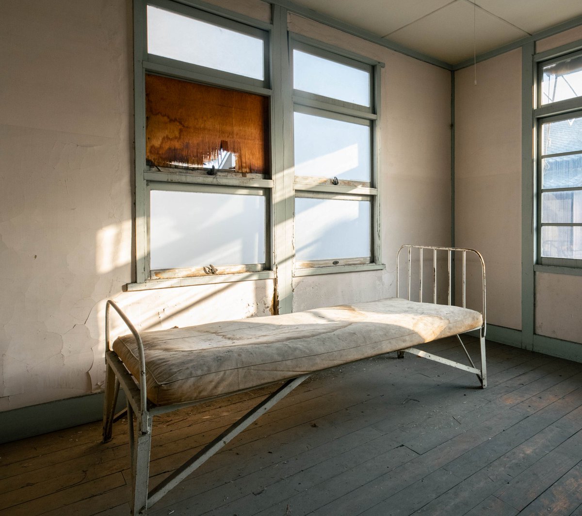 最近解体された廃産婦人科医院
往時の姿がそのまま残された美しく朽ちゆく建物だった…