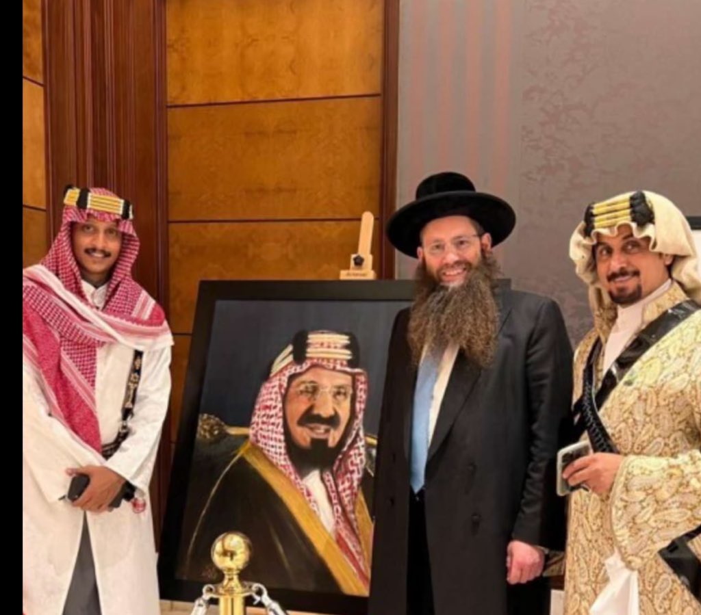 البريطاني أسس دولته، 
الأمريكي حرر أرضه، 
والفرنسي صان مقدساته، 
والإماراتي حِـمـى الجنوب،
واليوناني واجه التهديدات، 
والباكستاني ذاد عن عرضه . 

نعم يا ساده ، إنها المملكة السلوليه، 

قرن الشيطان 

#باكستان_تحمي_السعودية
#السعودية