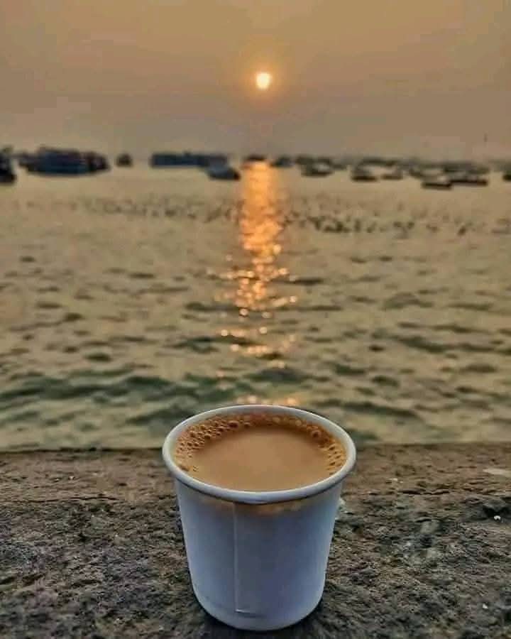 تم ہمیں باذوق لگے
ورنہ ہم ہر کسی کو
چائے پوچھا نہیں کرتے