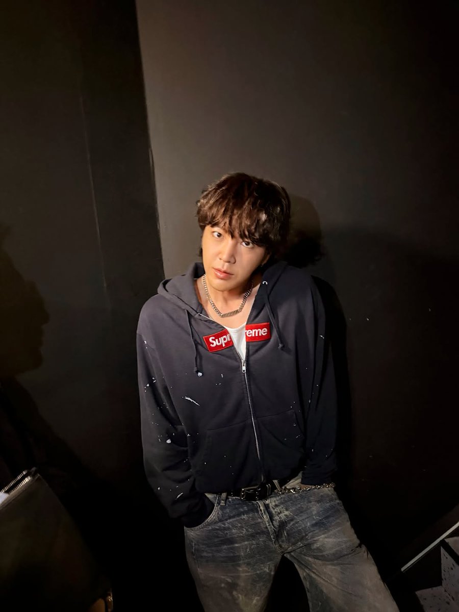 Kkorepo's tweet photo. #チャン・グンソク、「#CHIMIRO」ソウル公演の熱気伝えるビハインド公開…歌・ギター・トークで魅了 
#チャングンソク  
🔗https://t.co/c4q2GDMk89 https://t.co/gzolk2qnzx