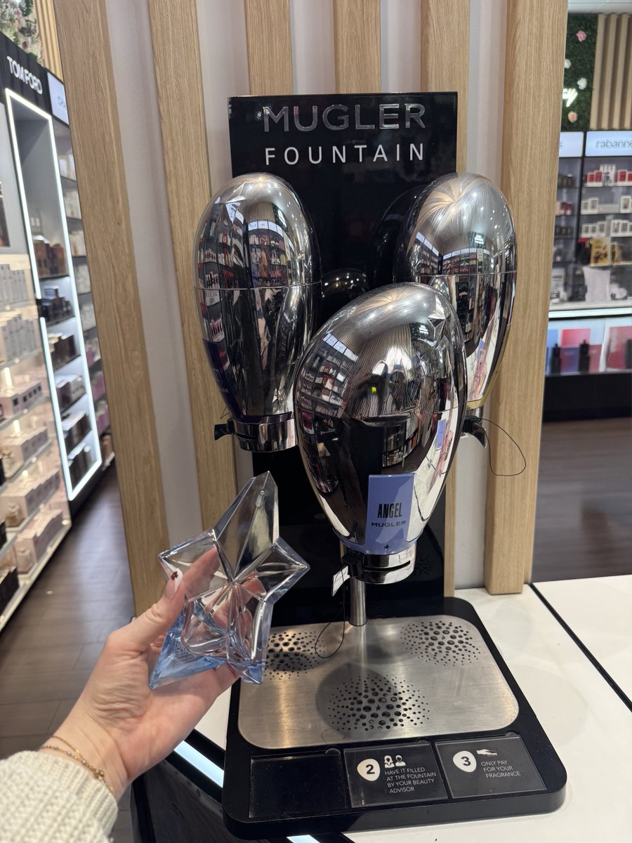 theperfumeshop tweet media