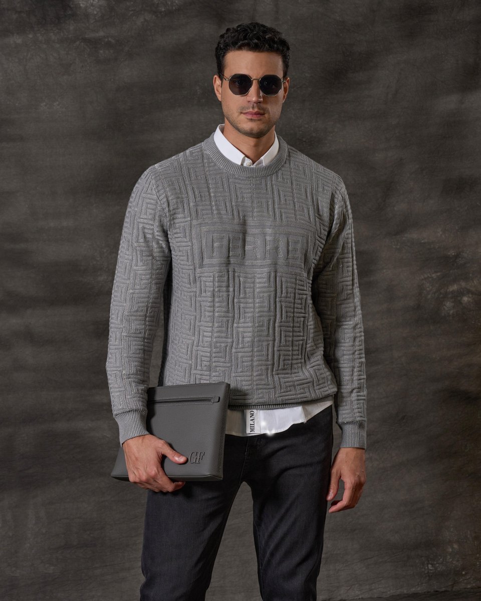 GFerreOfficial's tweet photo. Relaxed knit textures bring subtle movement to structured city dressing. #GianfrancoFerre #UrbanNeutrals https://t.co/AJOSzXw2Ll