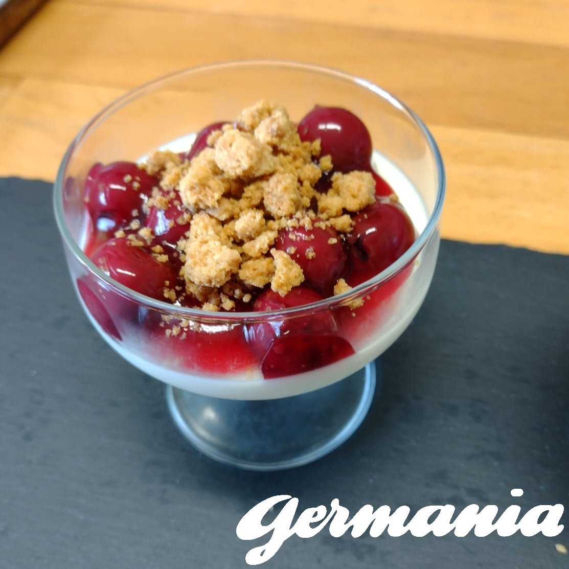 Germania1925's tweet photo. Dessertsaucen mit den GERMANIA Fruchtsaftbindern !!!

• zu Desserts, zu Puddings, zu Eis, zu Waffeln …

https://t.co/8GvObVZjR0 https://t.co/xYYSLUKvAm