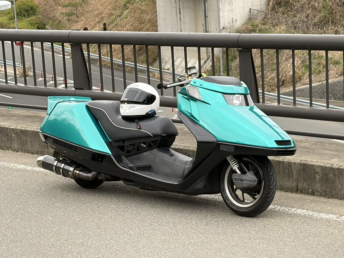 ThirtySeven00's tweet photo. いや、バランス良くね？めっちゃ気に入ってきたわこの車高。
欲を言えばフロントフォークを3°ぐらい？分からんけどタイヤが前に出てくれれば最高なのかも。 https://t.co/LAGtTz3sV4