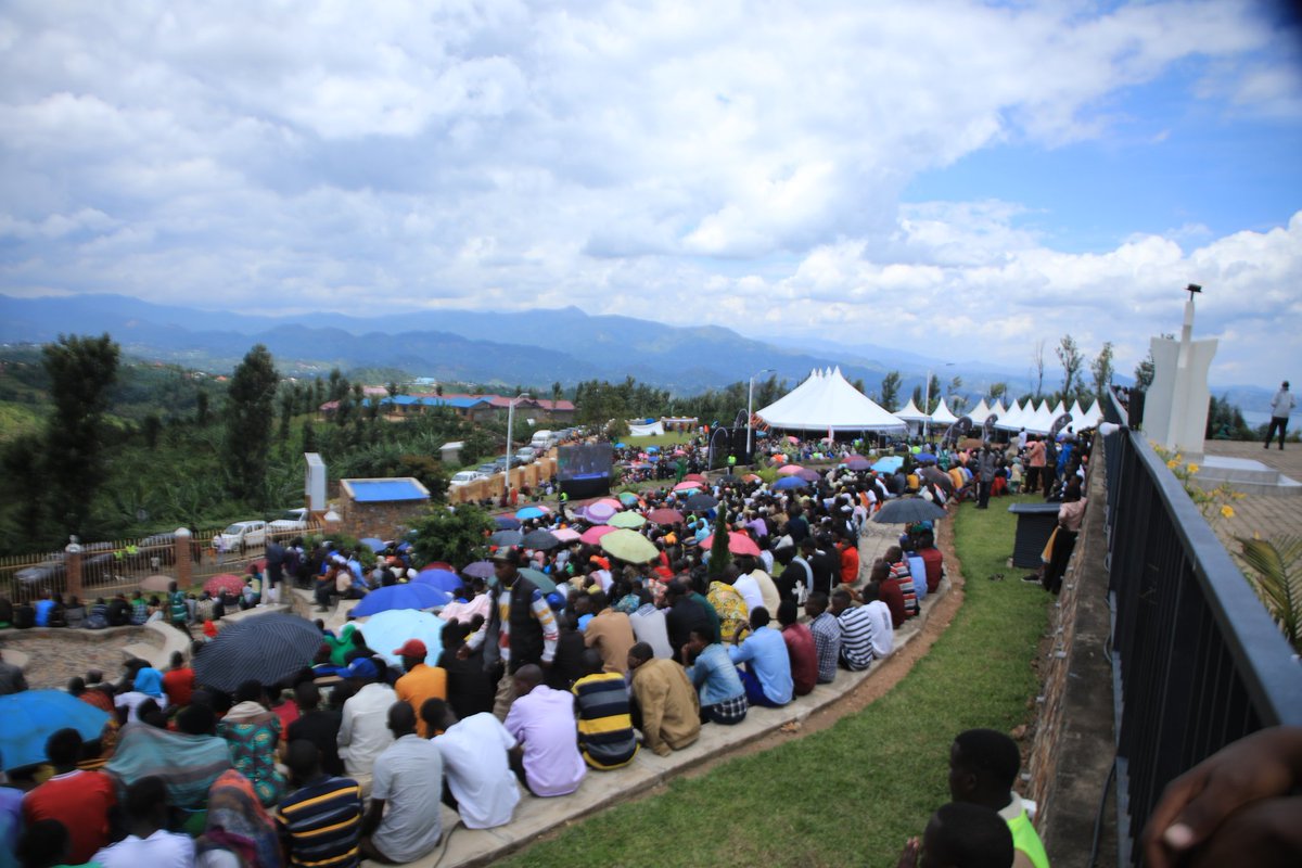 RutsiroDistrict's tweet photo. Dr. Sabin Nsanzimana, ati: "kwibuka ni ugufata amasomo y'uko bitazongera kubaho. Abatoya n'abakuru tukazirikana ko u Rwanda rutazapfa kabiri. Bana, mujye mwumva inama nziza. Inama zibabwirako buri muntu wese akwiye kubahwa. Abakuru na twe, abagifite ingengabitekerezo, tuyirwanye. https://t.co/fx5UYrzHvK