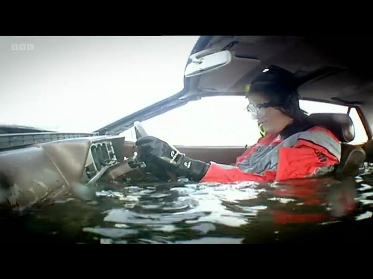 topgear_quoter's tweet image. You've been lapped... by Captain Slow.

Doesn't happen every day.

In an Austin Princess full of water.

#TopGear