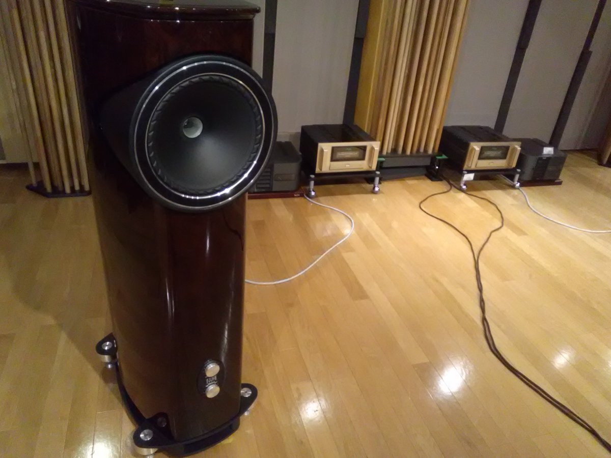 oku_papa's tweet photo. スコットランド FYNE AUDIOのスピーカー"F1-12S"(ペア税込定価¥8,800,000)
https://t.co/GQyUGR8TOe
Accuphaseの海外のディーラーからの多くのリクエストにより同社の試聴室に導入されたというリファレンススピーカーです。
#audio #オーディオ #fyneaudio #シマムセン #大阪日本橋 #試聴 https://t.co/2Or0uExNI6