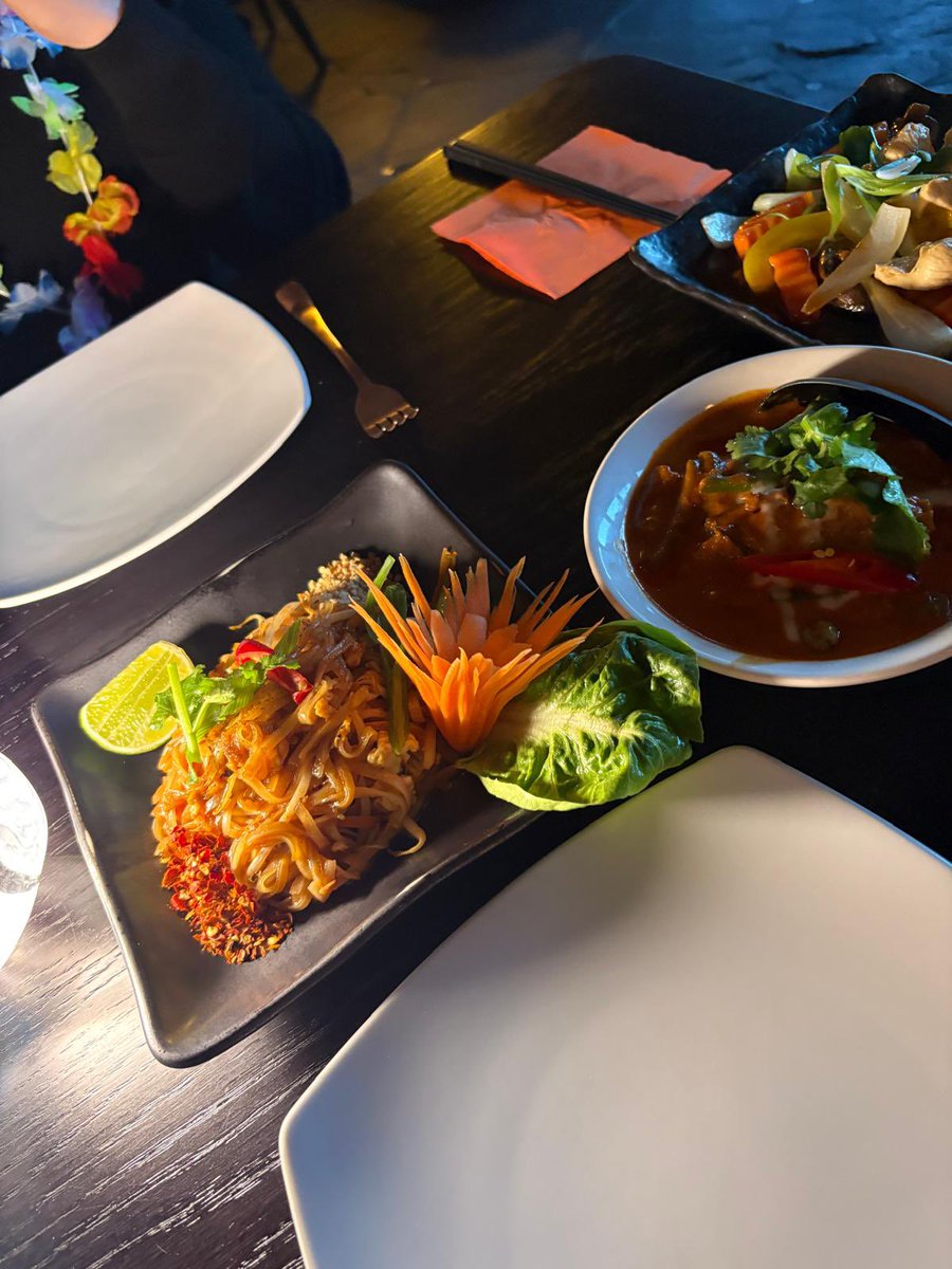 jdfletch78's tweet image. Fantastic night away @CrazyBearGroup #Beaconsfield amazing room, food, drinks and friendly staff 👍🏻👌🏻👏🏻