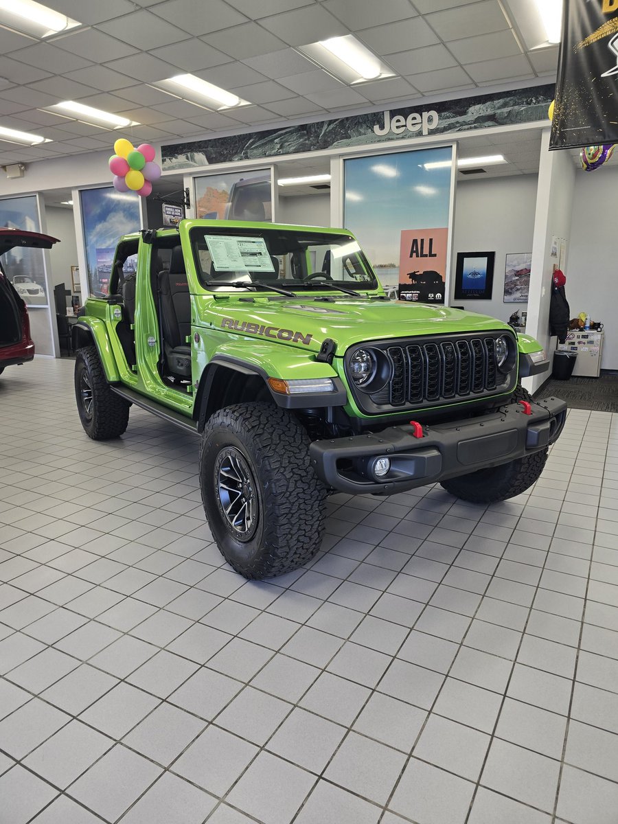 TheGoldPony21's tweet image. So I stopped by a CDJR dealership on Saturday and took some pictures of what they had! If you had to pick one of these 4 which one would you choose? 😁❔️ 

#chrysler #dodge #jeep #ramtrucks