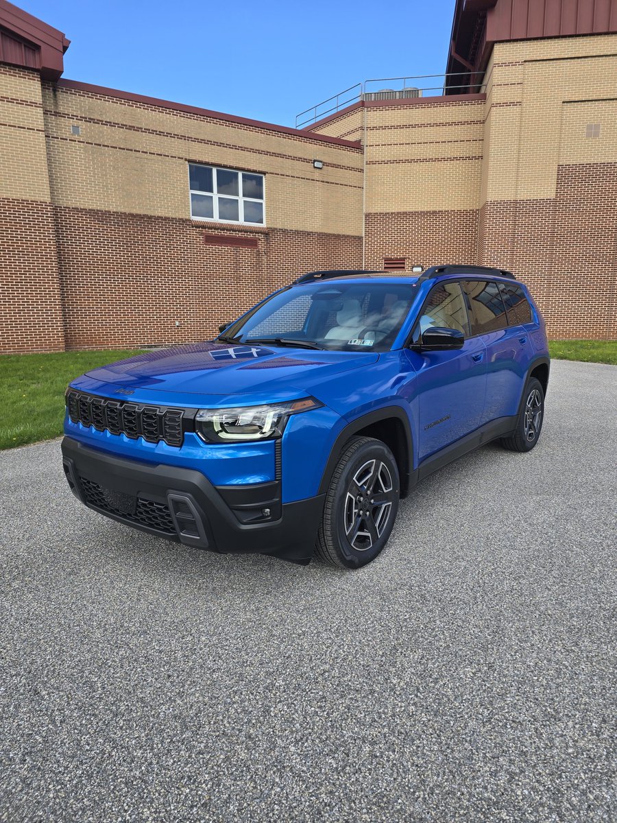 TheGoldPony21's tweet image. So I stopped by a CDJR dealership on Saturday and took some pictures of what they had! If you had to pick one of these 4 which one would you choose? 😁❔️ 

#chrysler #dodge #jeep #ramtrucks