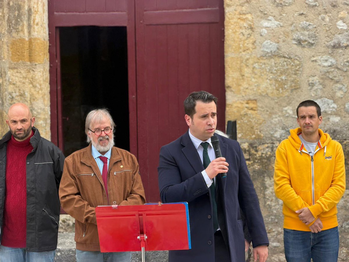 AymericDurox's tweet photo. 🏡 Inauguration des travaux de la place de l’Eglise de Gironville, tout au sud de la Seine-et-Marne, 160 âmes au compteur.

L’enfouissement de tous les réseaux redonne un vrai cachet à cette jolie place, cœur du village.

Félicitations au nouveau maire François Cousin et à sa nouvelle équipe, et bravo à l’ancienne maire Marian Watts pour le travail effectué.