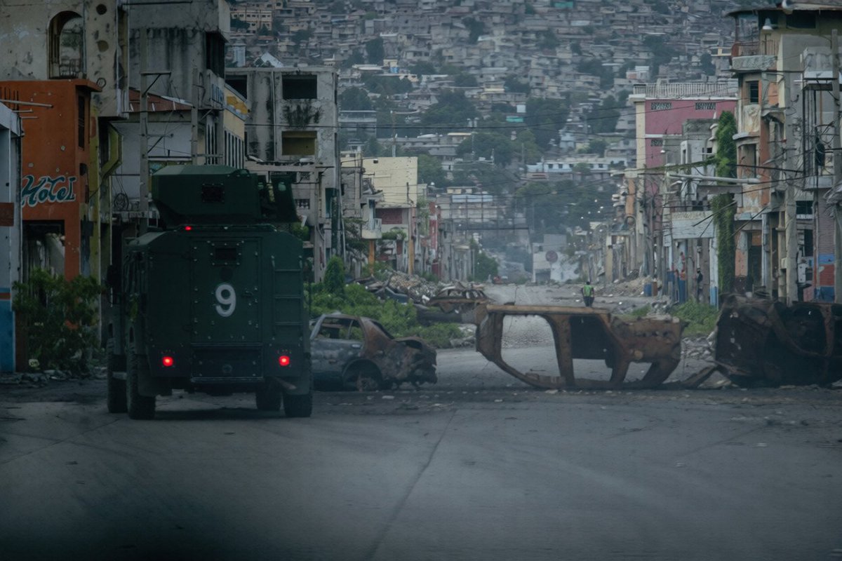 lequotidien509's tweet image. Le DG de la #PNH annonce que les gangs contrôlent désormais 72% de la zone métropolitaine de Port‑au‑Prince, contre 85% il y a quelques semaines. Les opérations policières ont permis de reprendre des axes stratégiques comme le Champ de Mars et Nazon. #Haïti #Sécurité #Diaspora