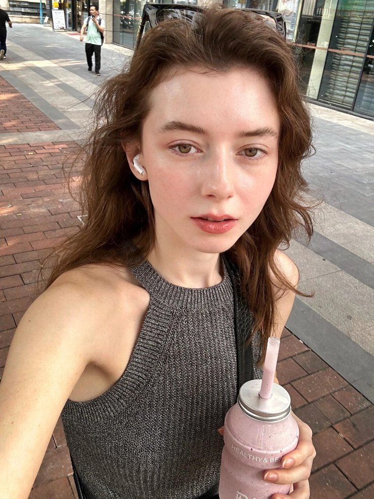 EmmaFoseR6's tweet image. London’s finally blessed with perfect sunny weather today ☀️ Grabbed a cold drink, wandered the streets, and soaked up every bit of this gorgeous spring day. Couldn’t ask for a better vibe
#LondonWeather #LondonLife #SpringInLondon #LondonDiary