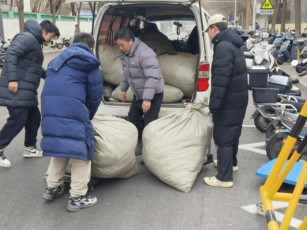 galemonroe24 tweet media