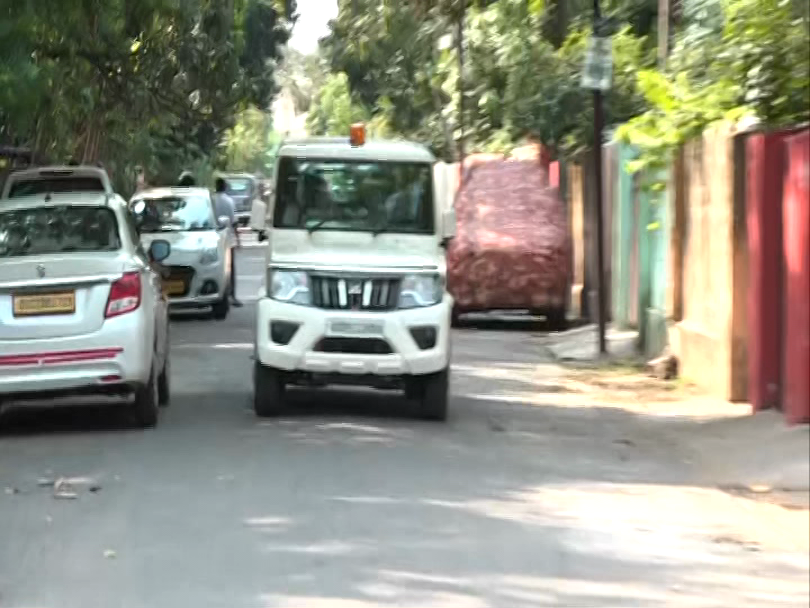 otvkhabar's tweet image. #ଶେଖ୍‌_ଇମ୍ରାନଙ୍କ_ଘରେ_STF
-ଦିଲ୍ଲୀ ପୋଲିସ ଦ୍ୱାରା ଆତଙ୍କୀ ଲିଙ୍କ୍‌ରେ ଶେଖ୍‌ ଇମ୍ରାନ ଗିରଫ ଘଟଣା
-ଇମ୍ରାନଙ୍କ ଘରେ କ୍ରାଇମବ୍ରାଞ୍ଚ STF ଟିମ୍‌ର ଖୋଳତାଡ଼
-ଅତିରିକ୍ତ SPଙ୍କ ନେତୃତ୍ୱରେ ଇମ୍ରାନଙ୍କ ଘରେ ଚାଲିଛି ଯାଞ୍ଚ
-ଇମ୍ରାନ ସହ ସମ୍ପର୍କରେ ଥିବା ଏକାଧିକ ଯୁବକଙ୍କୁ ପଚରାଉଚରା
#sheikhImran #STF #TerrorActivity #Odisha