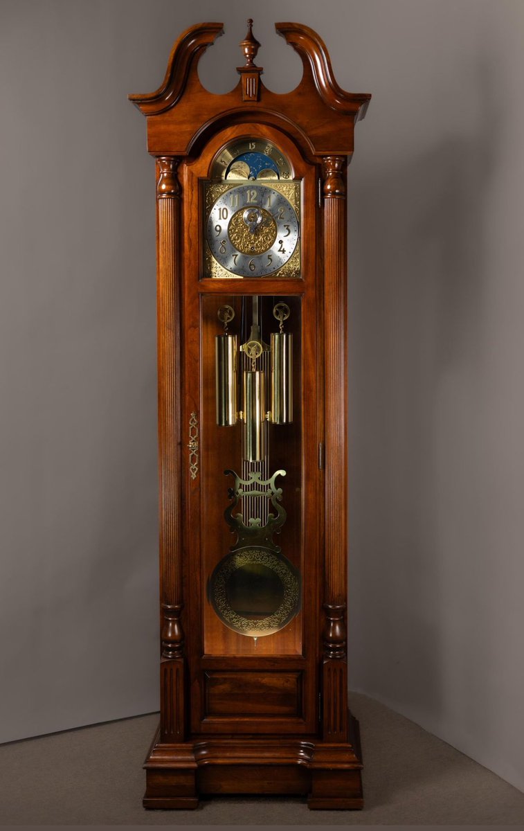 Watchman_motto's tweet image. Pro tip. You can find grandfather clocks all day long on FB marketplace for like $150 or less. Even really nice ones. My guess is that boomers are dying or being put in homes and their kids don’t want them for some reason.