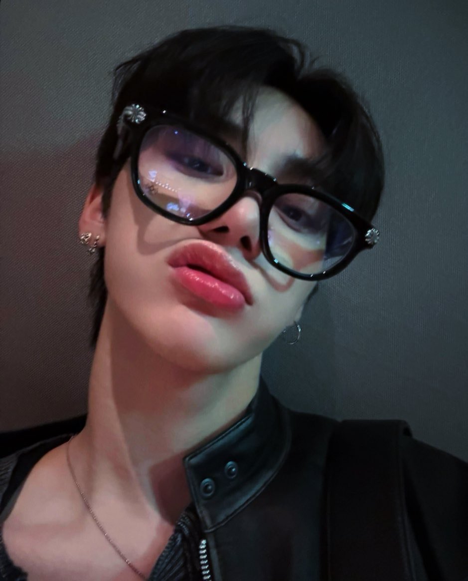 𝐓𝐀𝐄𝐇 ! tweet media