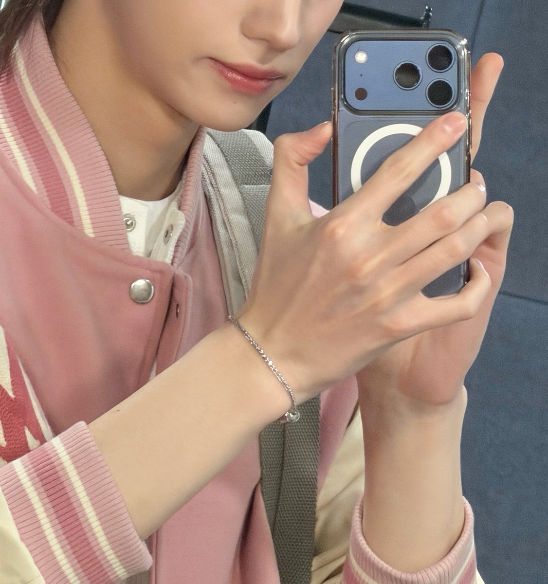 신유 손 tweet media