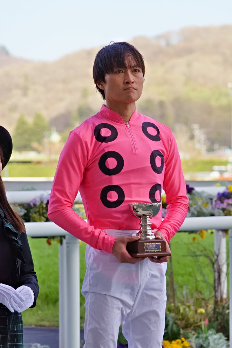 モス！ tweet media