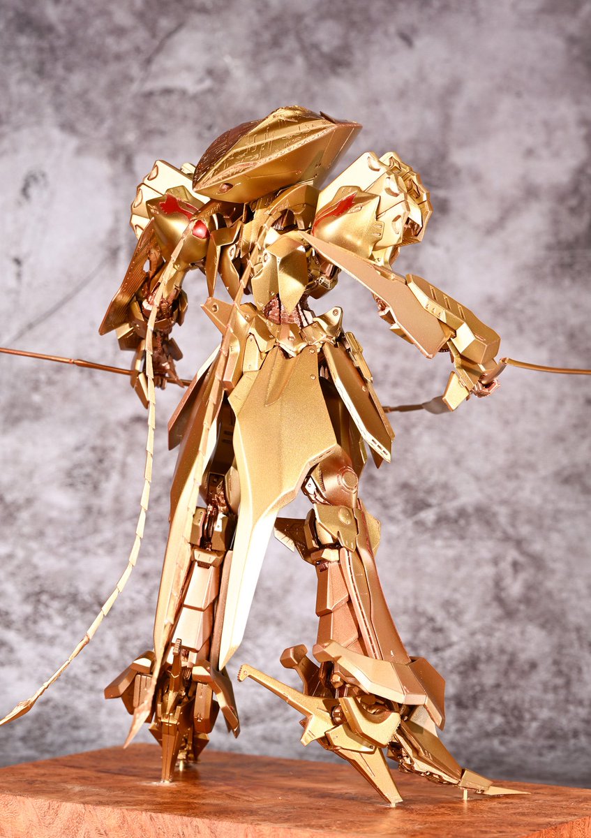 トイズプレス製 ナイトオブゴールド
原型:谷明氏
全341パーツ ガレージキット

完成しました^ ^

6/20（土）6/21(日)に開催される「群玉展」で展示予定です。

群玉展に行くならMH新作何か持っていかないとね！って事で頑張りました😁

とにかくパーツ数が半端ないので、無くさない事が最優先。