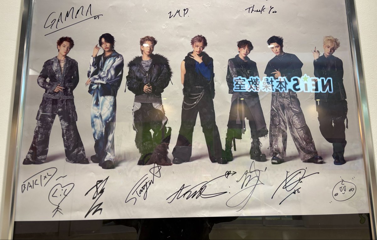 anand_mn92's tweet photo. 買いに行ったァー！！

私の地元のところにもサインあって嬉しかったァー！！！！！！！

  #INVADER_IMP. #IMP. https://t.co/6sWRoPFb7k