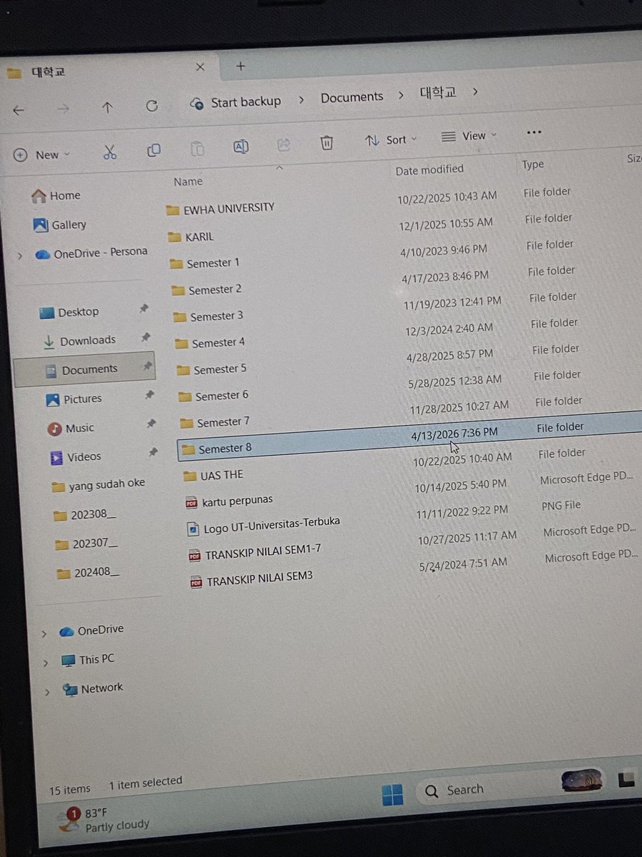 yekkkkk akhirnyaa sem8, tapi aku terlanjurrrrr kayaa notinthemoodtostudy gimanaaaa dongg 😔🤟🏼 ttp punk aja lahhh pasti tiba2 selesaiii