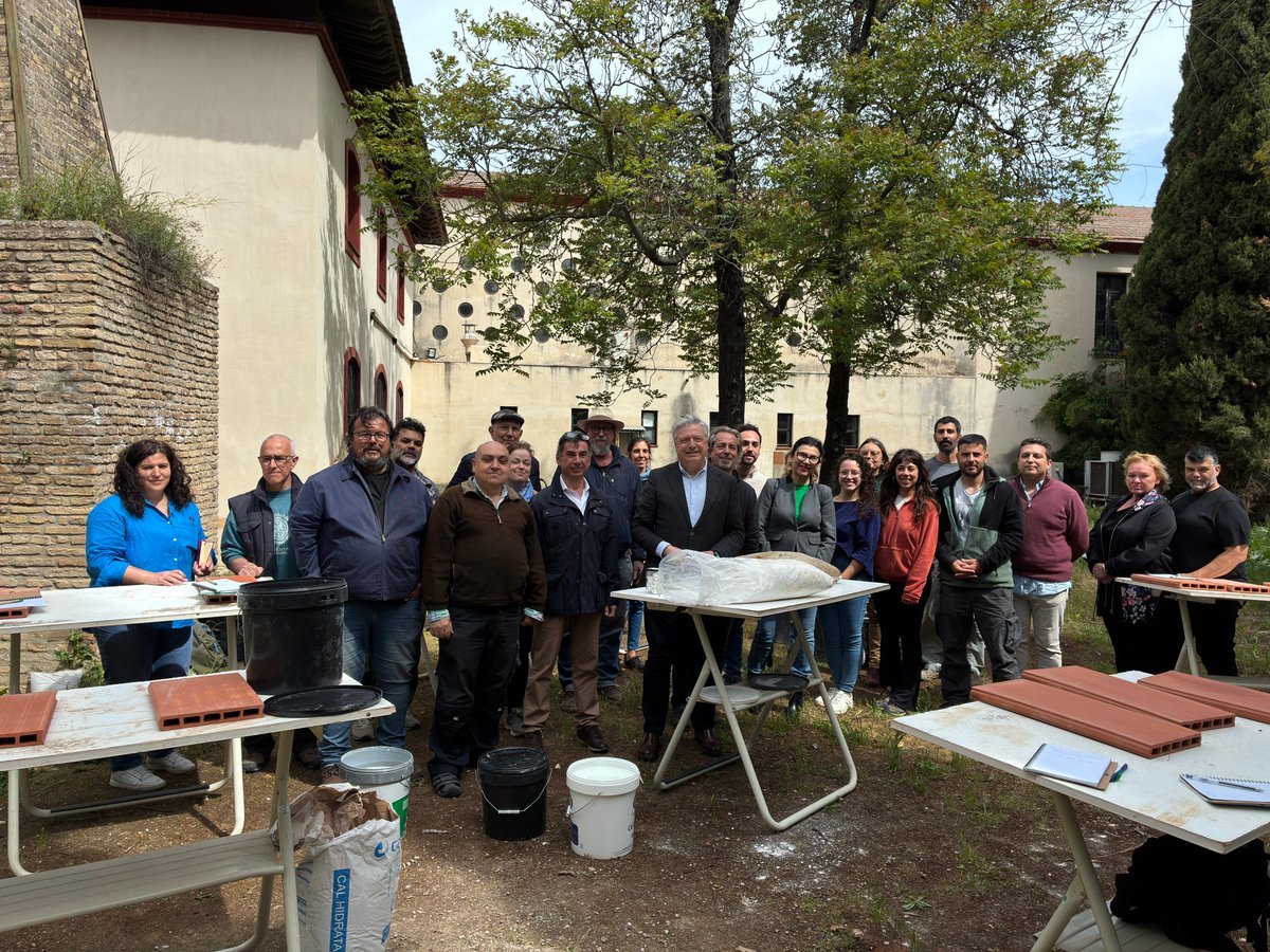 IAPHpatrimonio's tweet image. Inauguramos hoy la 5ª edición del curso-taller “La #cal y sus usos en la #rehabilitación del #patrimoniohistórico y edificios antiguos” organizado por el @IAPHpatrimonio @CulturaAND y la Asociación Cultural Hornos de la Cal de Morón