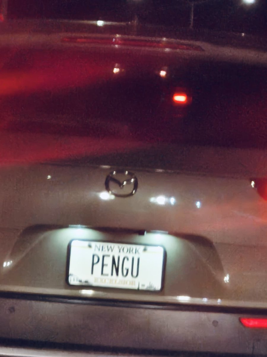 lola03art's tweet photo. gm 🤑 $PENGU 
Let’s geeet it!! https://t.co/DNsuWze2tc