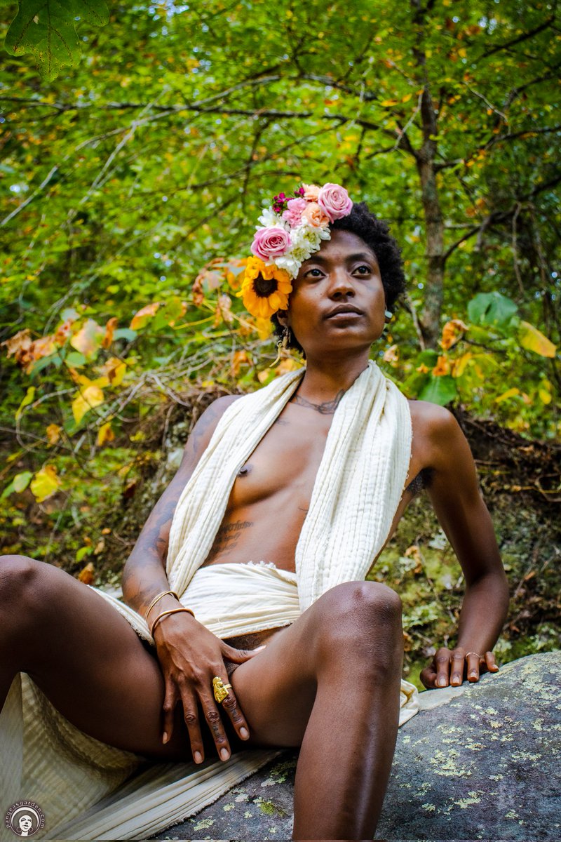 pangeasgarden's tweet photo. Niara's bare nature... holistically Afrosensual 
https://t.co/8zxg825BtD https://t.co/g4YKtNMlZ9
