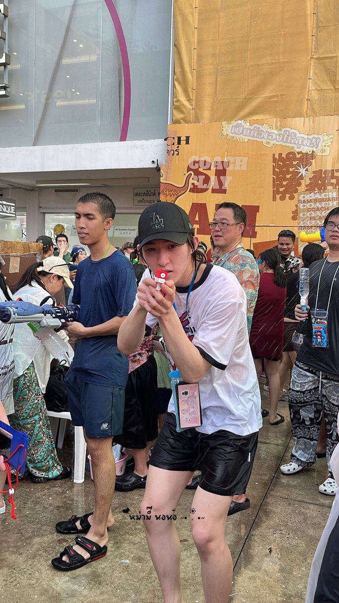 pjfp0904's tweet image. โอ้ยยยยยยยยย กางเกงขาสั้นมากกกกกก เสื้อขาวบางมากกกกกกก โป๊หมดแล้ววววววววว หวงโว้ยยยยยยยยยยยยยยยยย พี่โทมัสพี่ ผมไม่ไหว ผมต้องการเสื้อคลุมให้น้อง ฮืออออออ😭🫠