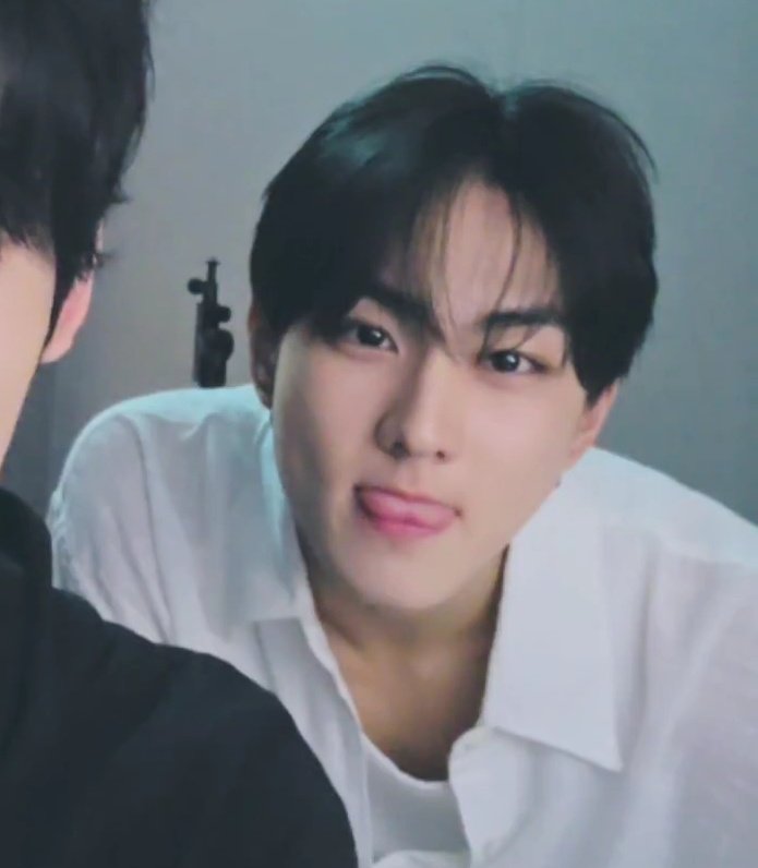 nif 𝜗᭪ tweet media