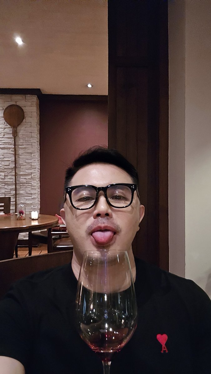 therealerwn's tweet photo. Tara. Date date 😅 https://t.co/idHT9D32qO