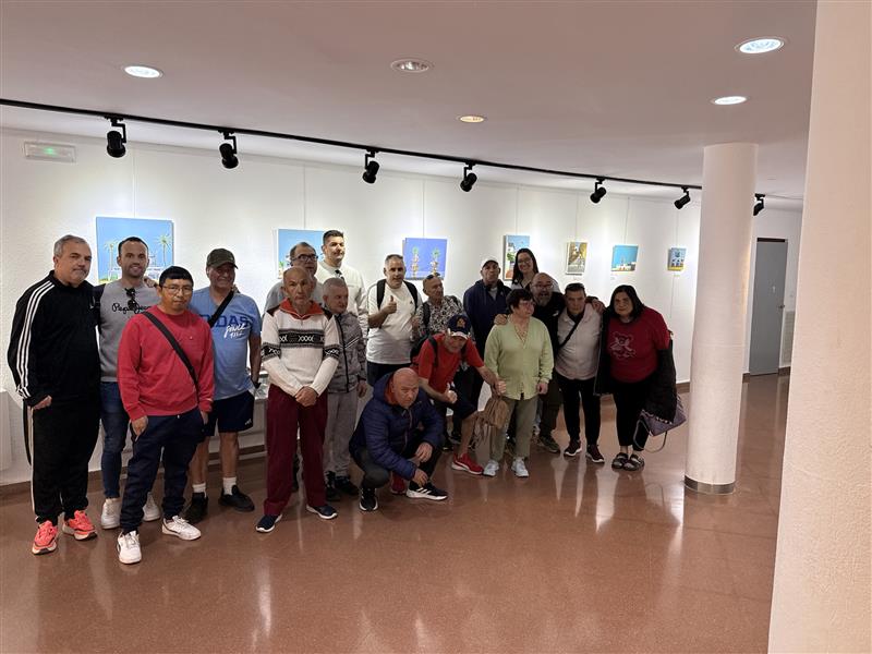SMAguilas's tweet photo. METAMORFOSIS, exposición de pintura de Yolanda Calle en la Casa de la Cultura de Águilas 🎨

Hemos tenido la suerte de visitarla junto a la artista y después compartir un desayuno en grupo ☕🥐Pequeños planes que también suman en bienestar😃 https://t.co/PIIjYQJgt2