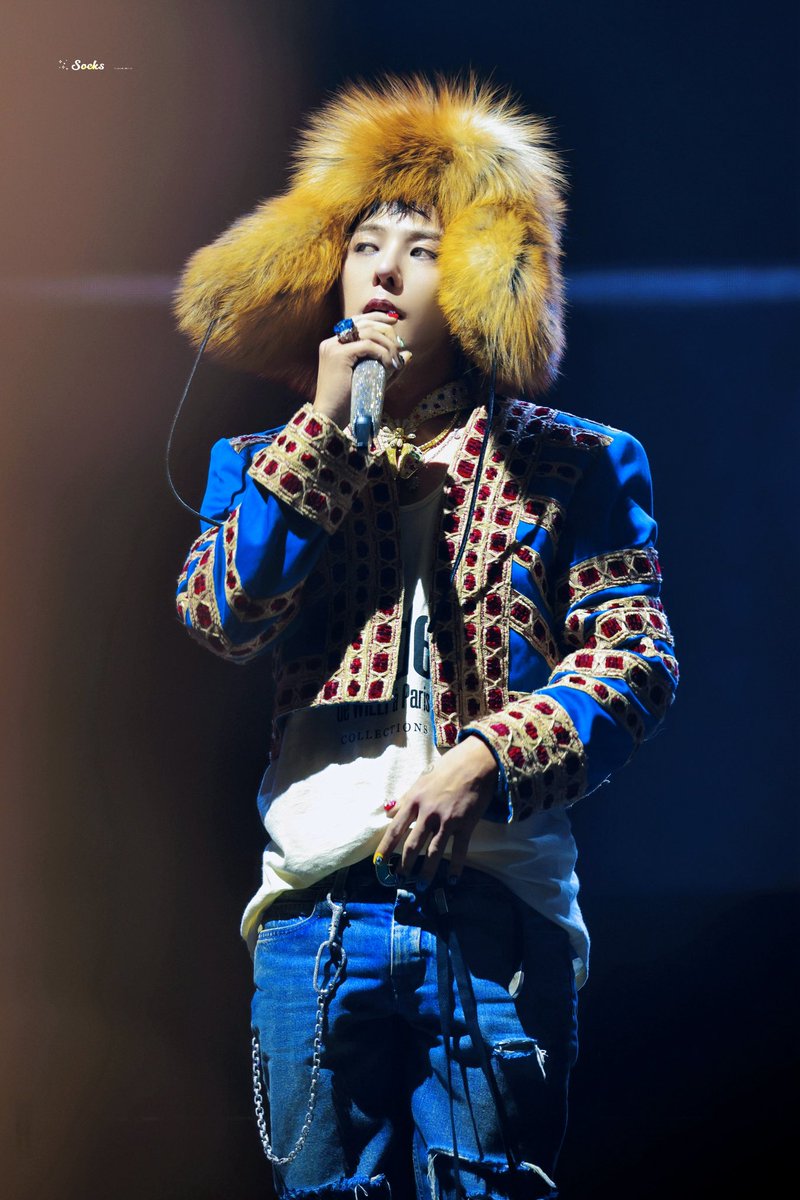 GD wearing another Dries Van Noten (SS26) jacket 😍 #GDRAGON