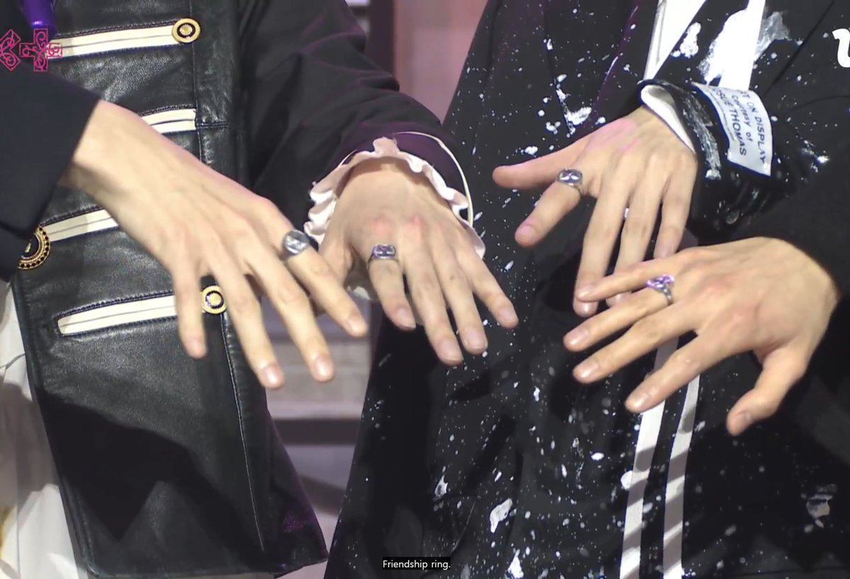 soobjunhours's tweet photo. GROUP HUG + YEONJUN ALL GAVE THEM 7TH YEAR FRIENDSHIP RING OMGGGG (the rings are all custom made with yeonjun's design with their names engraved this is so sweet IM CRYING) https://t.co/CaUv3AyuJM