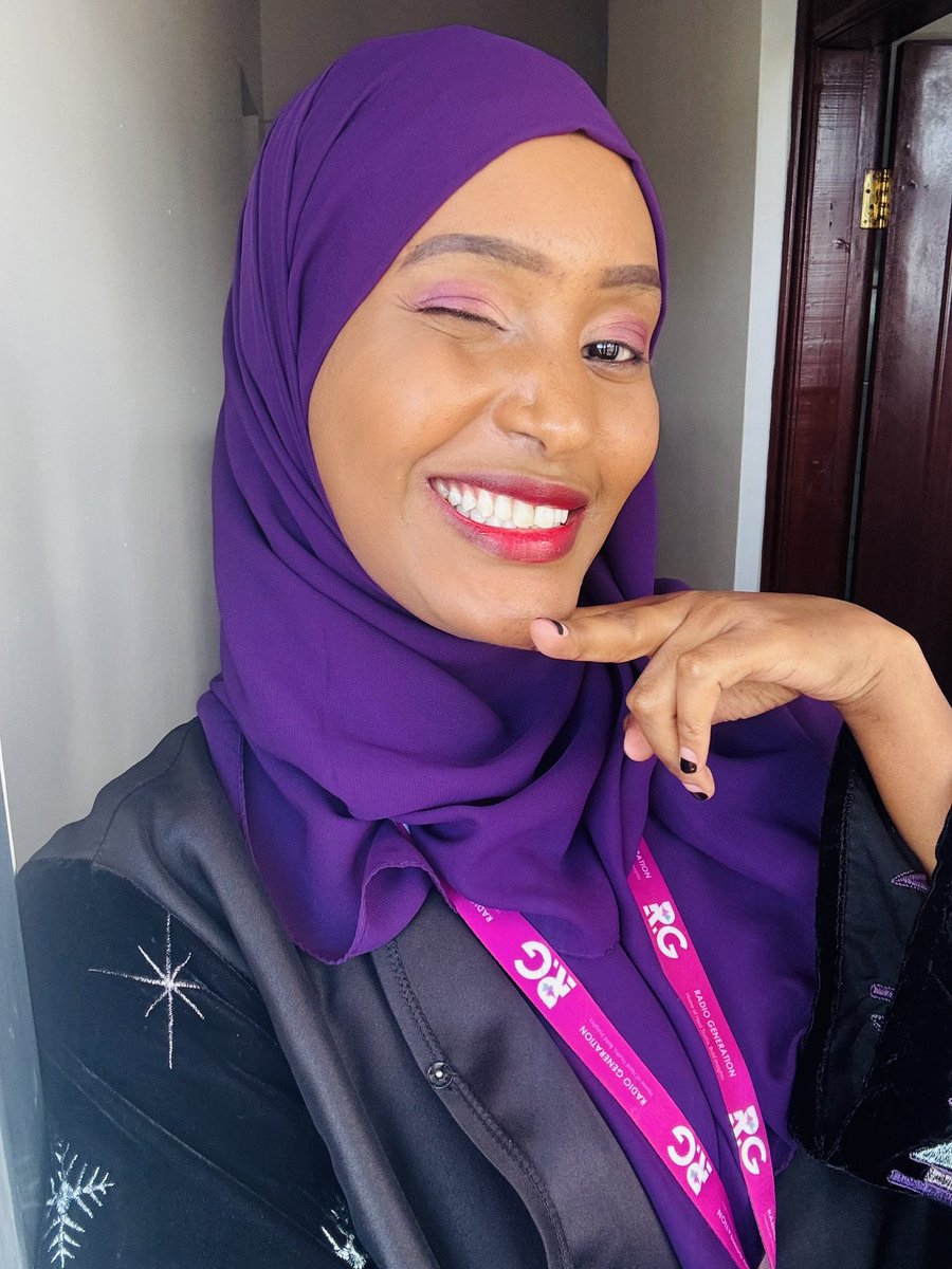 Honeyfarsafi's tweet photo. It’s Monday and you know what day it is. #GenerationReport dayyy. See you later guys!! Join us for exciting and unbiased news at 7-10pm tonight at @RadioGenKe !
No oil on my scarf today 😭😭 https://t.co/ICvfEEFMHT