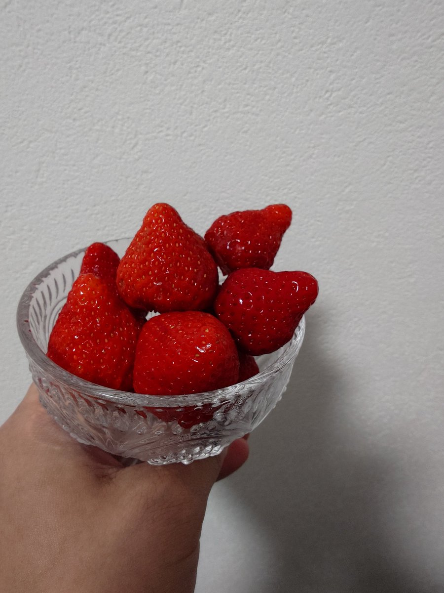 あまくて
まっかで 
おいしくて
うまい🍓
