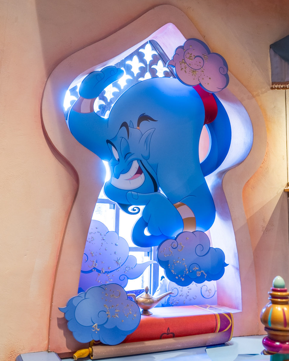 魔法のランプに願いを入れてお土産に！
東京ディズニーシー
「アグラバーマーケットプレイス」
ガラスグッズ（マジックウィッシュランプ） 販売中☆
mezzomiki.jp/post-327896/