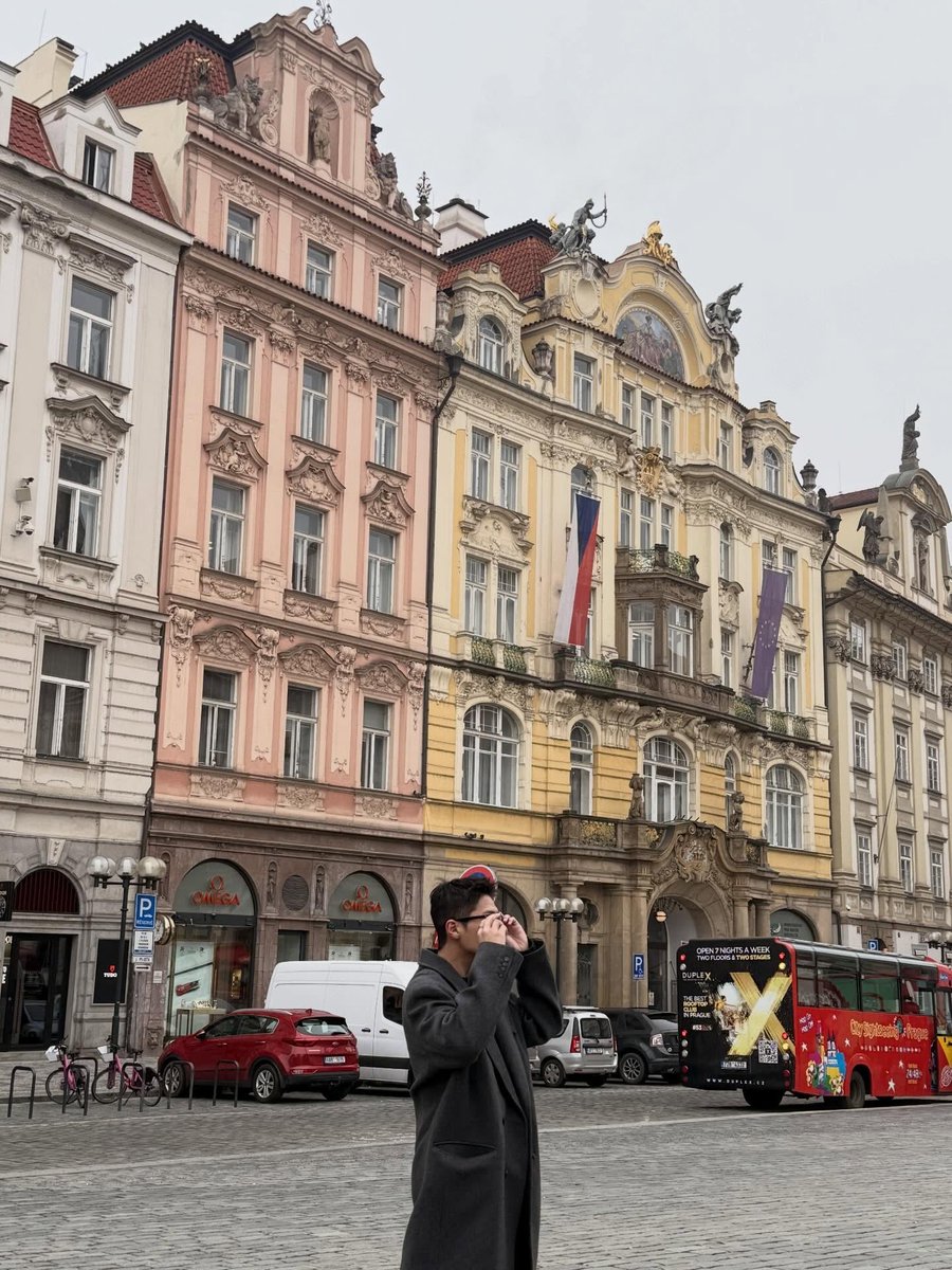 _ryeoudn's tweet photo. 📍OMEGA Boutique - Praha https://t.co/EG41DXmZ1e