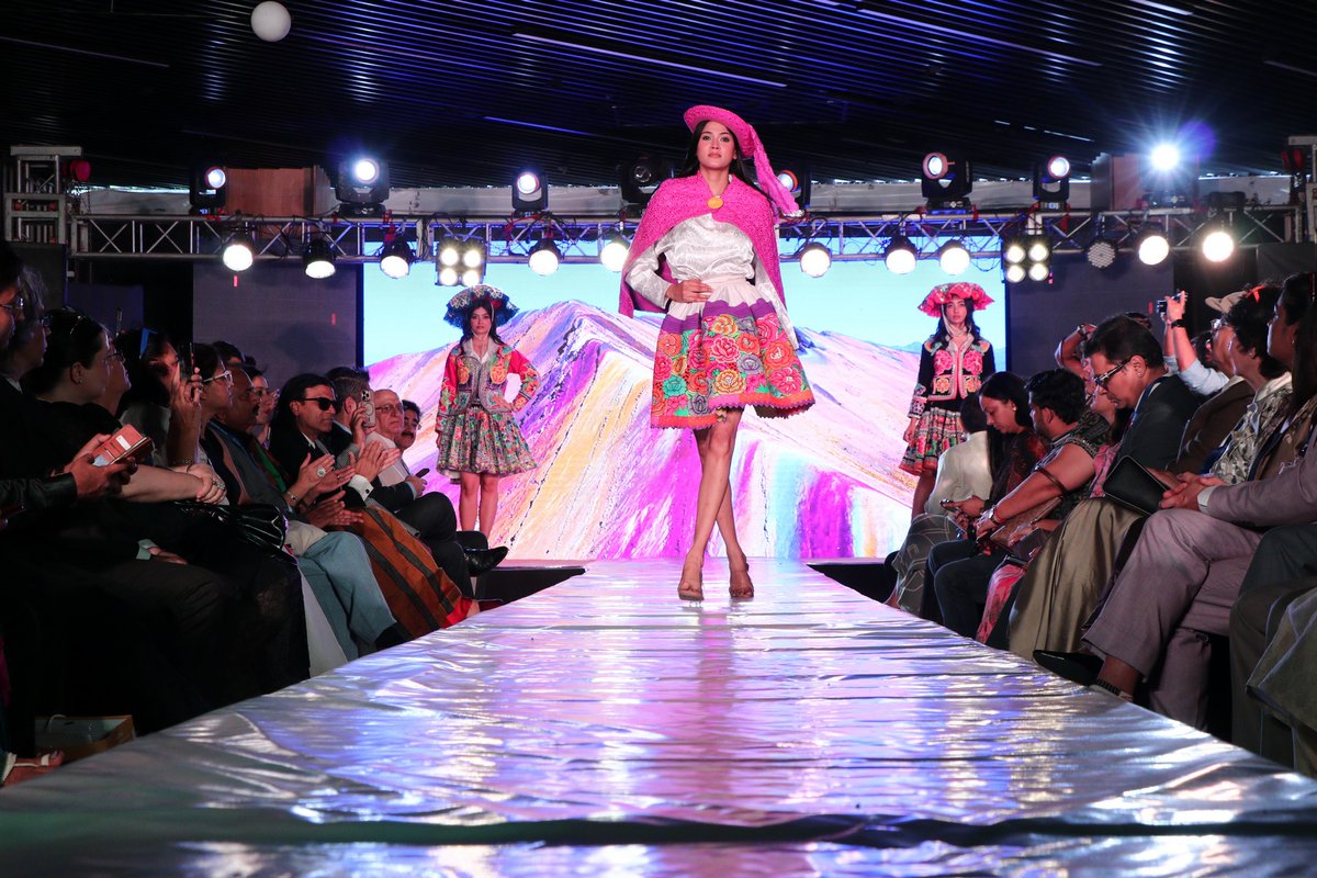 EmbaPeruIndia's tweet photo. These were modelled by students from the renowned Asian Academy of Film &amp; Television (AAFT) on a runway before an audience of over 300 attendees, including members of the diplomatic corps, fashion designers, journalists, and students in related fields. https://t.co/69NoxxWF6K