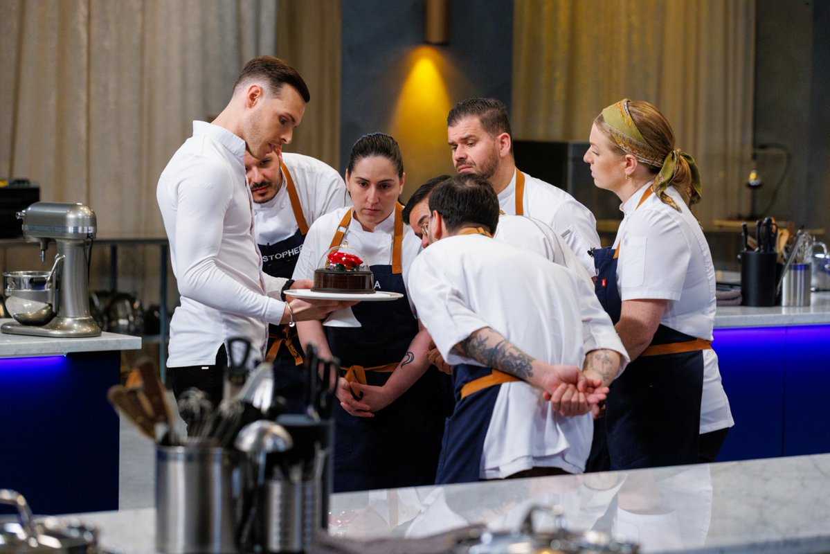FoodNetwork's tweet image. It's down to the final six bakers! Tonight, the theme is CHOCOLATE and the king of chocolate, Amaury Guichon, is BACK as a guest judge 🍫

Don't miss a new episode of #UltimateBakingChampionship tonight at 9|8c.