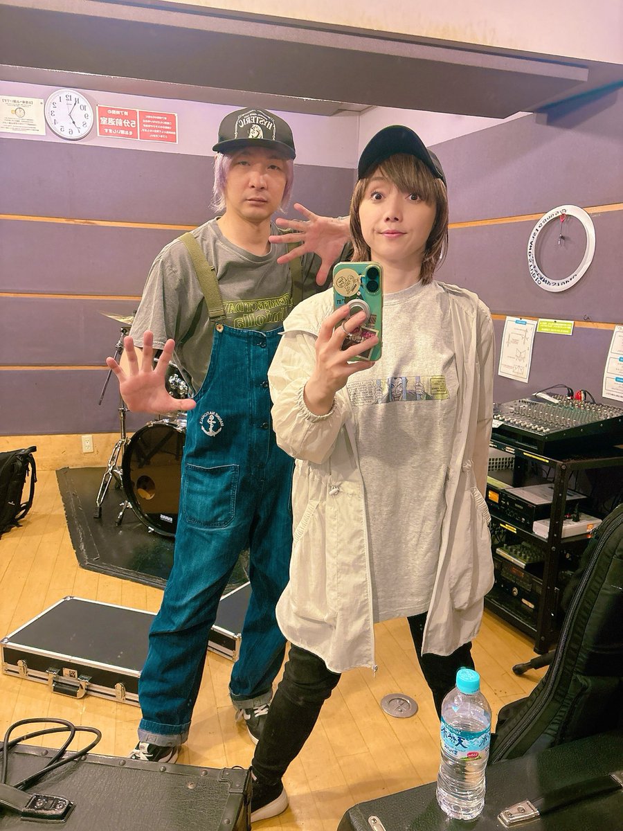 BARBAR2_band's tweet photo. BARBAR2リハ終了！🍻

next木曜日は下北沢DaisyBarにてライブ💃🏼💥🕺
Daisybarの21周年アニバーサリーをトップからお祝いにゆきます！

前回・前々回と発表した新曲たちも着々と磨き上げられております🔥

是非ともおいでませ🙌

🎫ご予約はDMくださいませ💁‍♂️ https://t.co/KJSYV7au2K