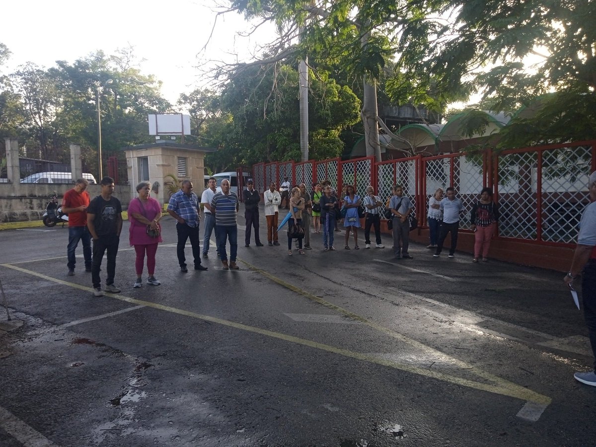 Ahora en matutino <a href="/GEICONCUBA1/">GEICONCUBA</a> se realiza convocatoria a participar en el Acto por el 65 Aniversario del Carácter Socialista de la Revolución #CubaEstáFirme <a href="/JairMoralesRod2/">Jair Morales Rodríguez</a> <a href="/MisaelSNTC/">Misael Rodríguez Llanes</a> <a href="/CubaMicons/">Ministerio de la Construcción</a>