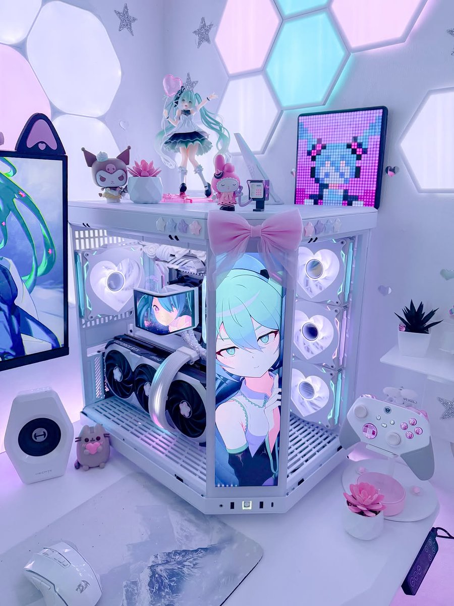 realpixelnest's tweet image. Miku aesthetic setup 💙✨
This looks unreal 😳
Clean, cute &amp;amp; next level vibes
#AnimeSetup #AestheticSetup #GamingSetup