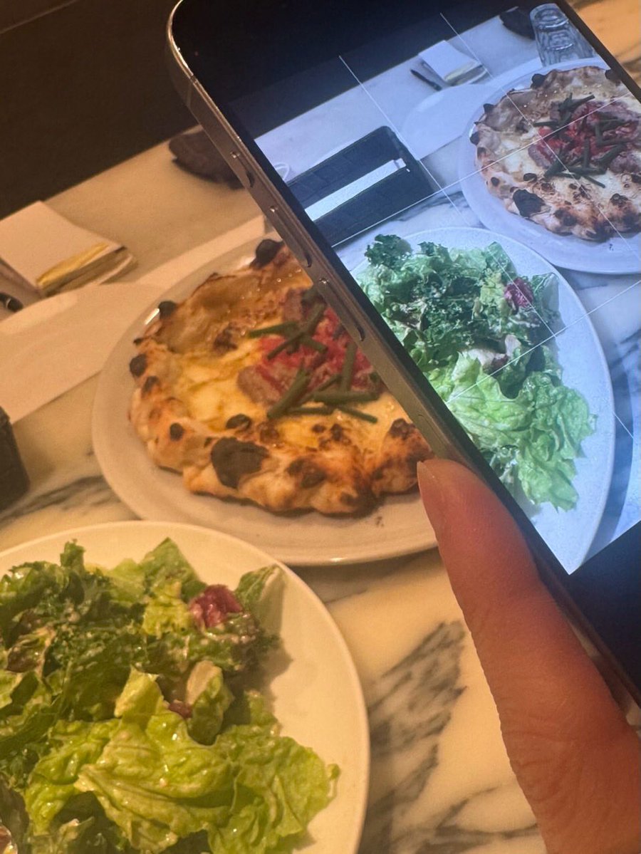 BRNIZIU's tweet image. 📸 | MAKO via Instagram.

"Meus momentos felizes recentes 🥤🍕🌷🐶🌸"

#MAKO #NiziU #ニジュー #니쥬