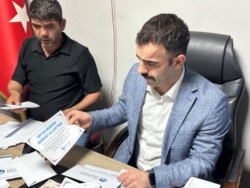 omerfarukyildrm's tweet photo. Ülkü Ocakları Antalya İl Başkanlığı olarak, yüzyıllardır Türk-İslam medeniyetinin önemli değerlerinden biri olan Ahilik geleneğinin ‘Siftah Parası’ kültürünü yaşatmak amacıyla esnafımıza siftah parası dağıtımı etkinliği gerçekleştirdik. Esnafımıza hayırlı ve bereketli kazançlar dileriz.

@ayyildirim1 
@AntalyaOcak