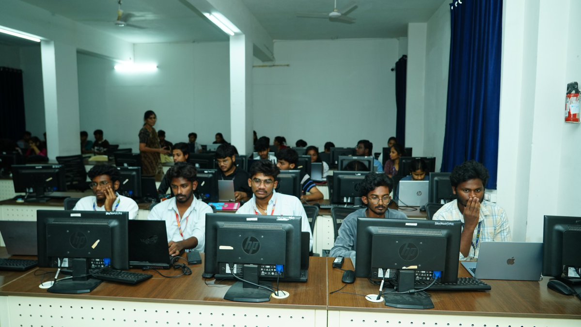 SR University tweet media